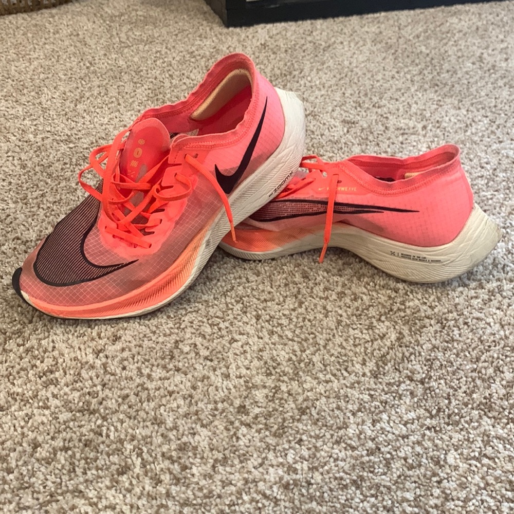 Nike zoomx vaporfly next% size 9